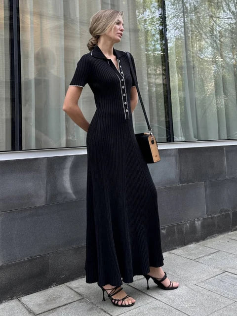 Elegante Gebreide Lange Jurk met Metalen Knoopsluiting