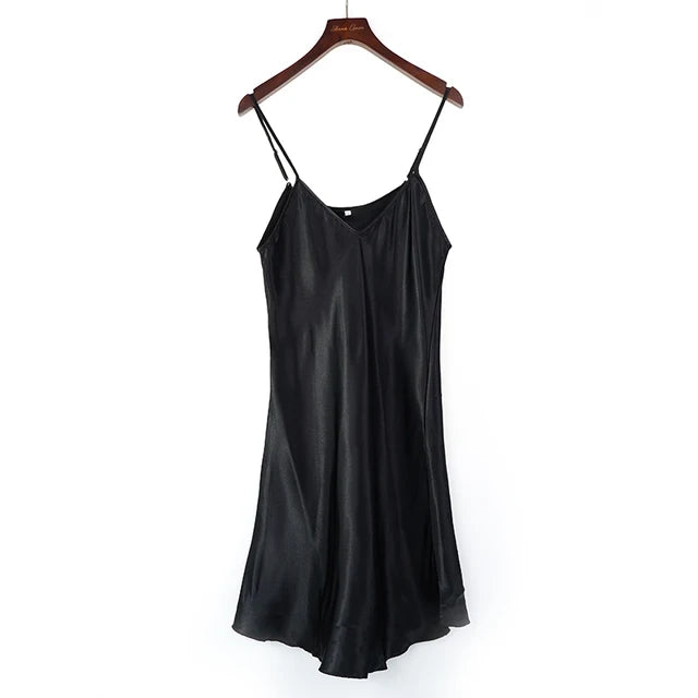 Voel je sensueel en zelfverzekerd in de LumiSilk Nightdress