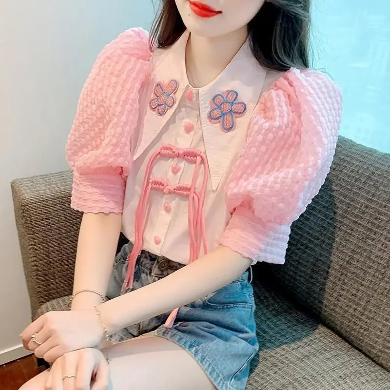 Sommerbluse mit Patchwork und Knöpfen