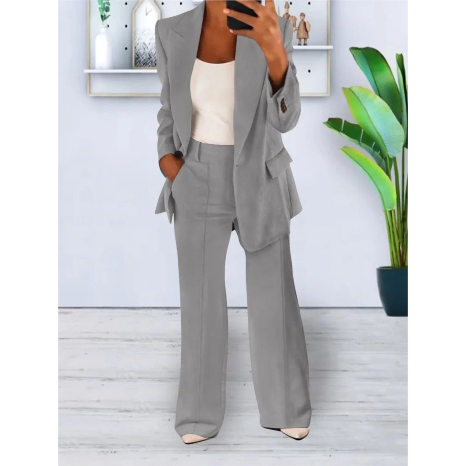 Completo da donna con blazer e pantaloni