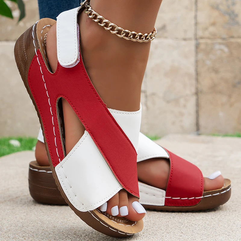 Elegante Riemchensandalen mit Keilabsatz