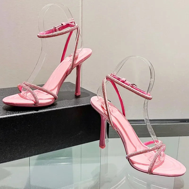 Glamouröse Sandalen für Frauen