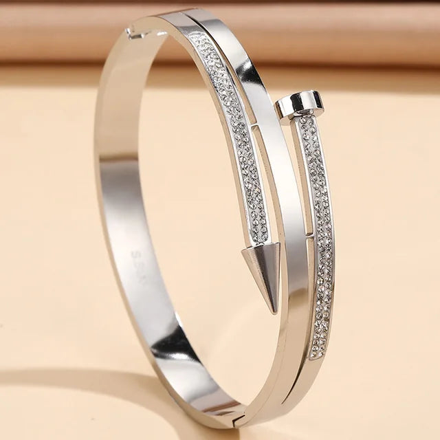 Bracciale Venus Kristal con Doppio Strato a Forma di Freccia per Donne
