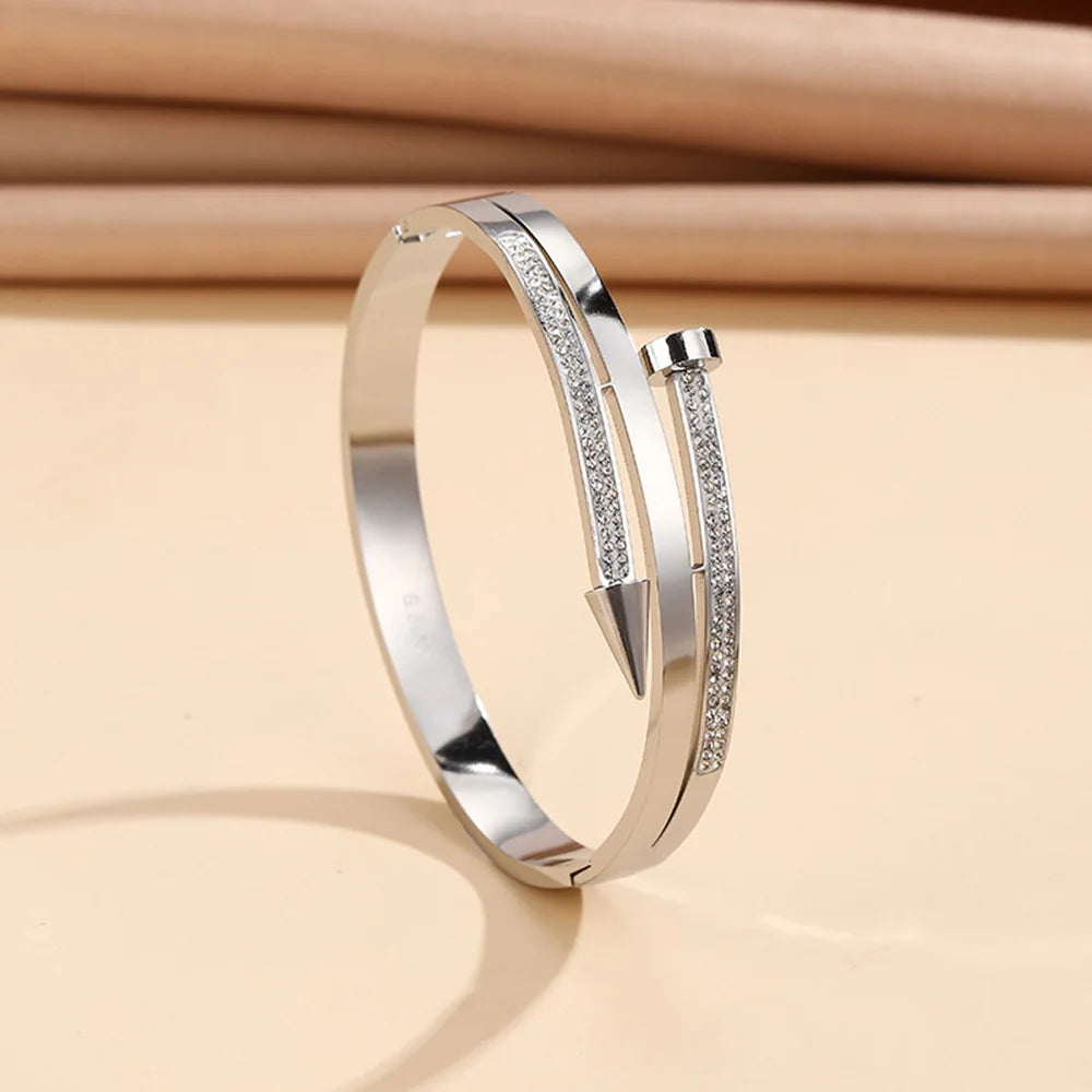 Bracciale Venus Kristal con Doppio Strato a Forma di Freccia per Donne