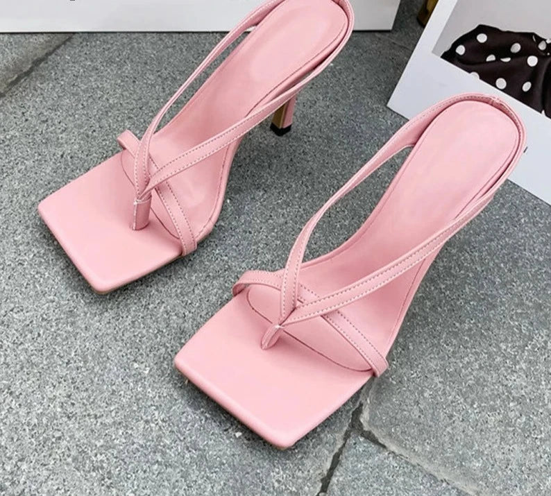 Glamoura quadratische Zehensandalen