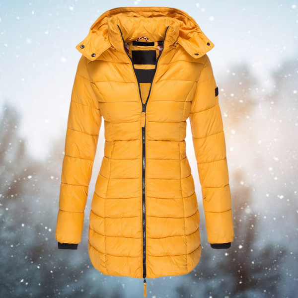 Elara winterjas in helder geel, met een comfortabele voering en capuchon, perfect voor koude winterdagen.