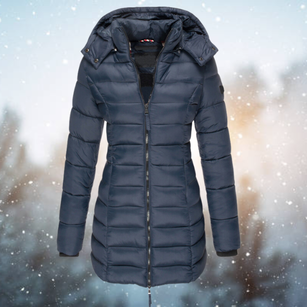 Elara winterjas in donkerblauw, met een comfortabele voering en een capuchon, ideaal voor koude winterdagen.