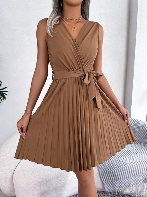 Abbraccia l'eleganza dell'estate con l'abito "Eleganza Estiva"!