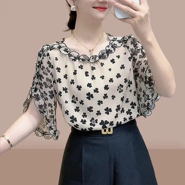 Summer Elegance - The Perfect Blouse for Every Occasion!