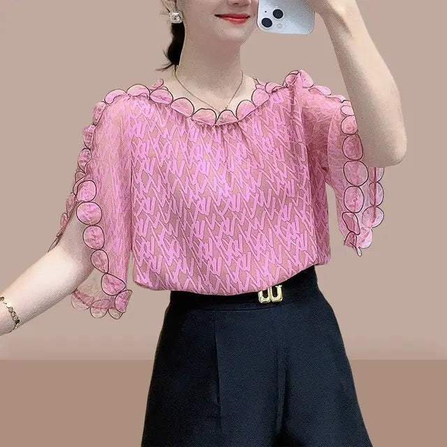 Summer Elegance - The Perfect Blouse for Every Occasion!