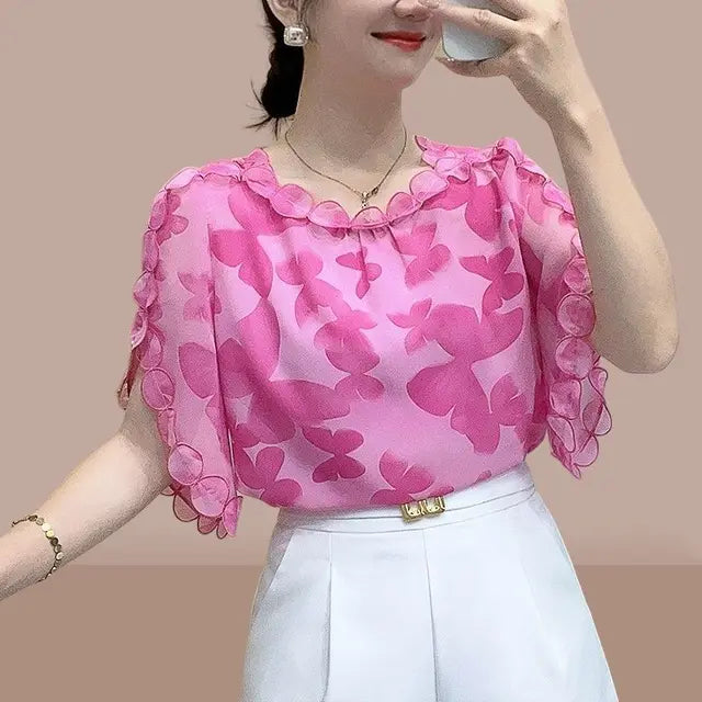 Summer Elegance - The Perfect Blouse for Every Occasion!