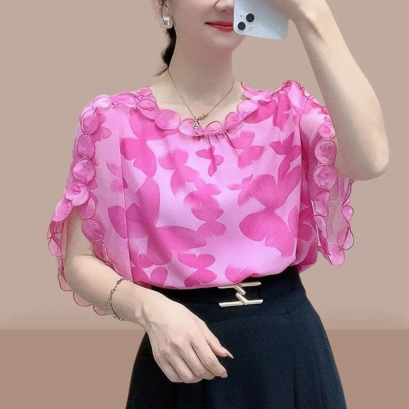 Summer Elegance - The Perfect Blouse for Every Occasion!