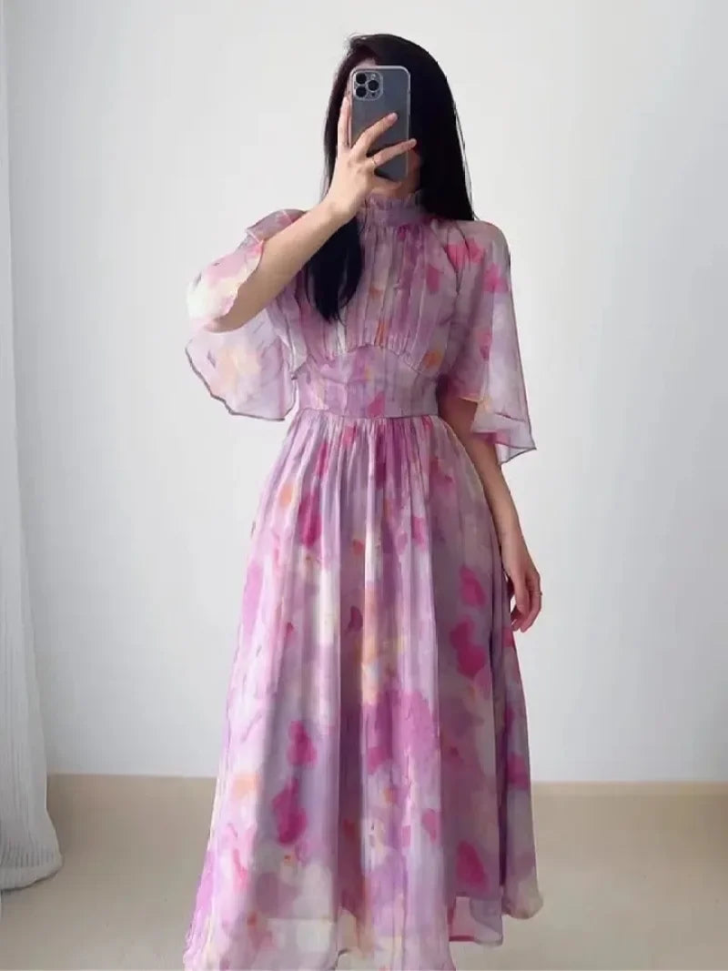 Eleganti vestiti da donna con motivo elegante - Abito estivo con collo alto e orlo ampio