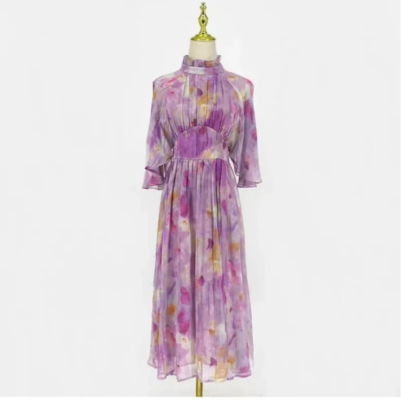Eleganti vestiti da donna con motivo elegante - Abito estivo con collo alto e orlo ampio