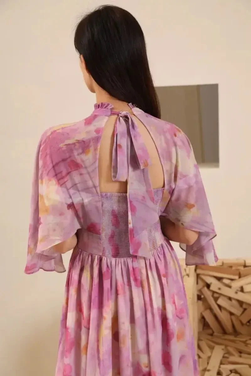 Eleganti vestiti da donna con motivo elegante - Abito estivo con collo alto e orlo ampio