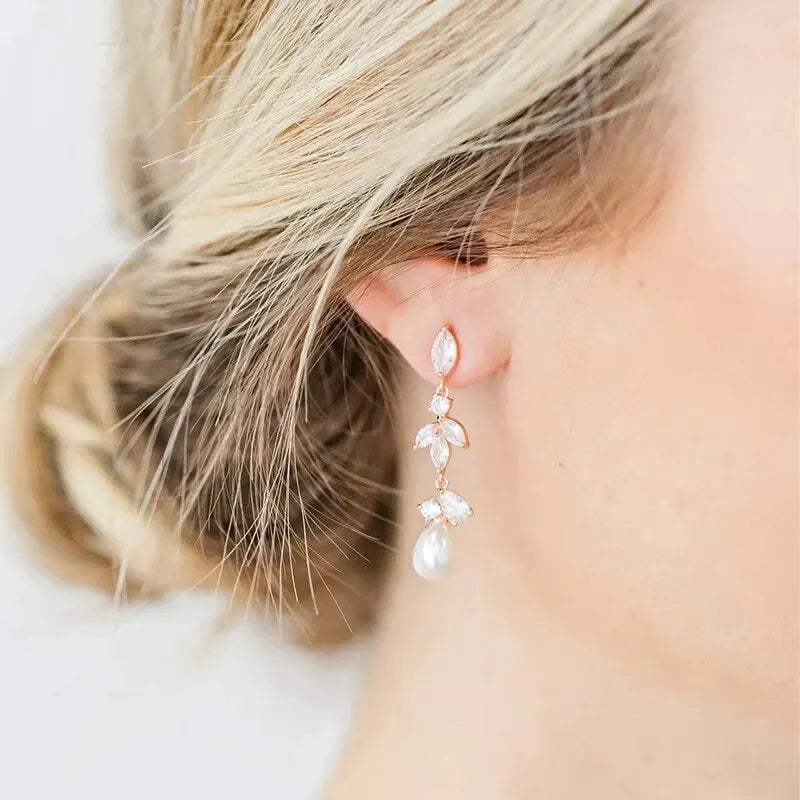 Enchanting Pearl Earrings with Zirconias
