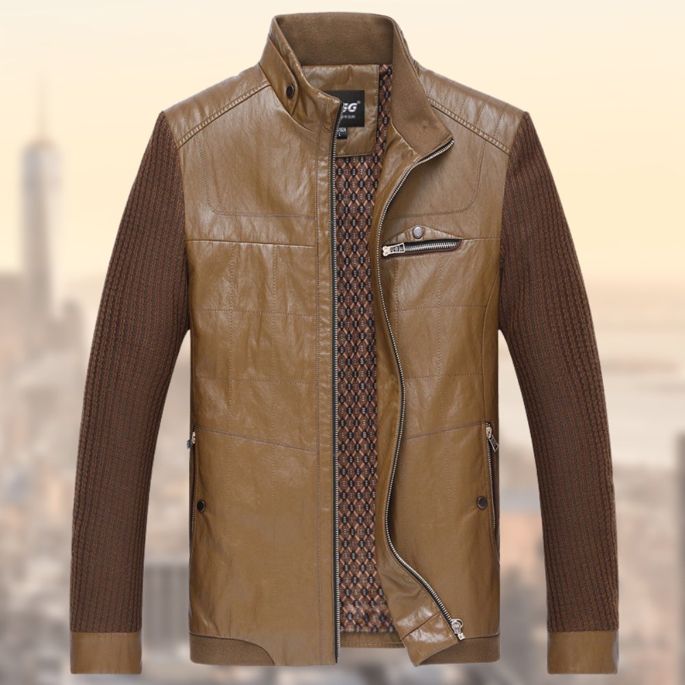 Gareth jas in bruin met een stijlvol ontwerp. De jas heeft een combinatie van gladde stof aan de voorkant en gebreide mouwen voor extra comfort en warmte. Perfect voor een moderne en casual look.