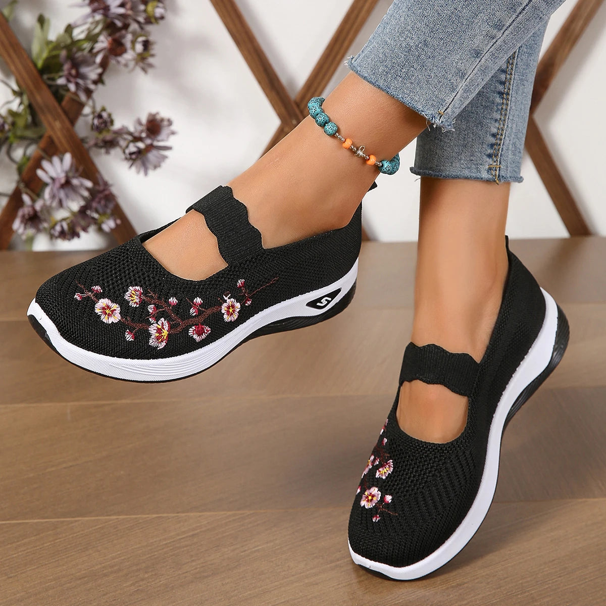 BlossomStyle Embroidered Flower Flats