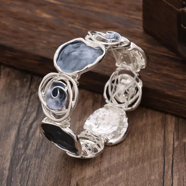 Betoverende Blauwe Roos Elastische Armband van Bloesempracht