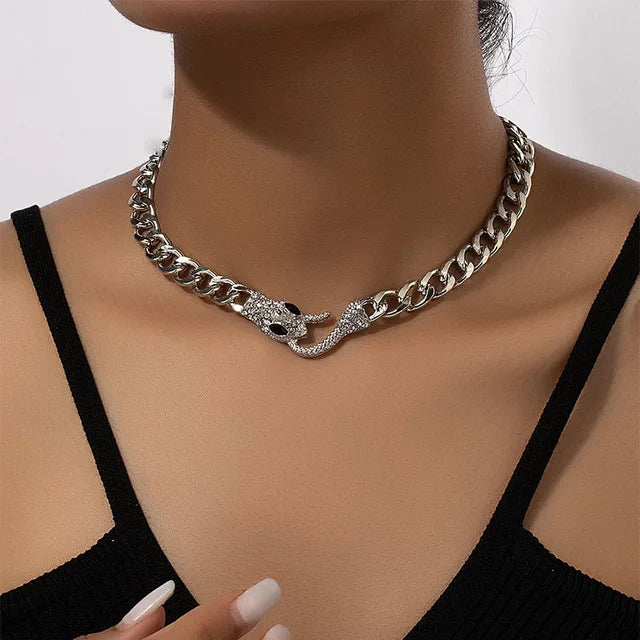 Golden Heart-Moving Necklace from GlamourGloed