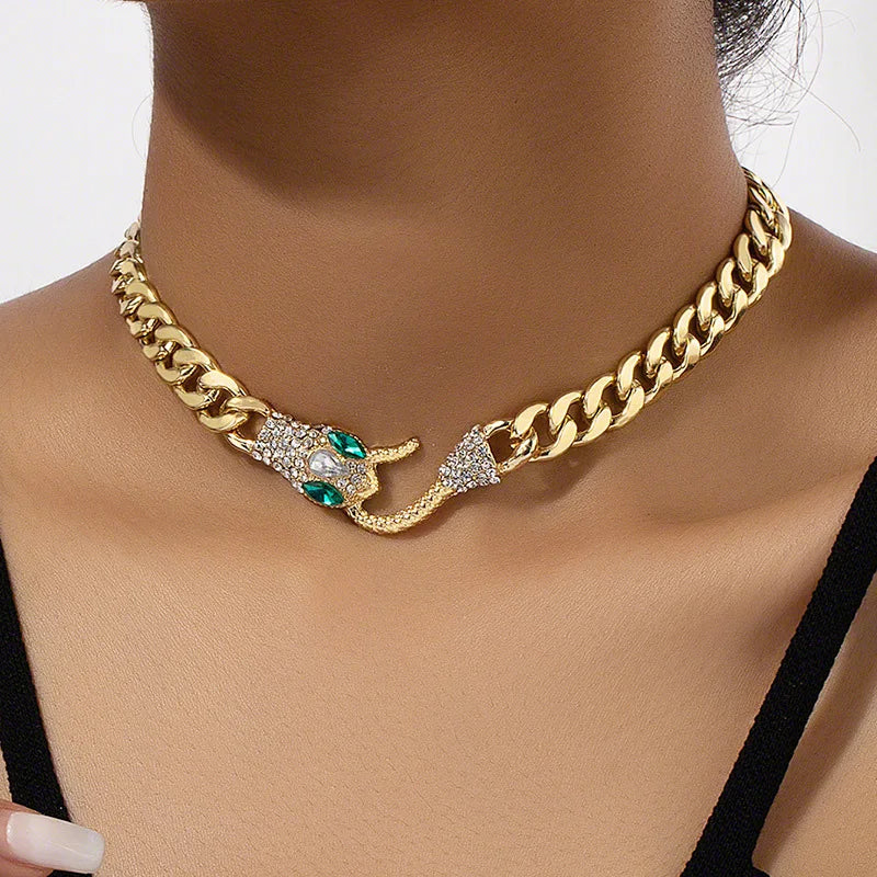 Golden Heart-Moving Necklace from GlamourGloed