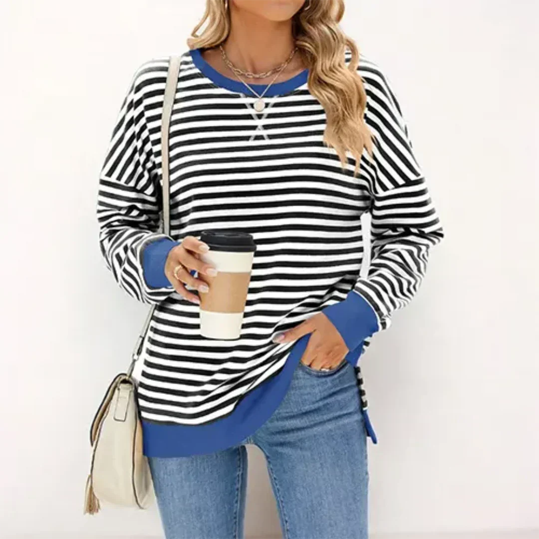 Havello stijlvolle trui met zwart-witte strepen, afgewerkt met blauwe boorden. Deze warme en comfortabele trui is perfect voor een casual en trendy look. Ideaal te combineren met jeans voor een moeiteloos modieuze uitstraling.