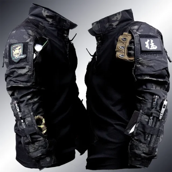 Twee zwarte camouflage hoodies van Hawkstone, met praktische zakken en een militaire uitstraling, voorzien van een rits en versterkte mouwen voor extra comfort en stijl.