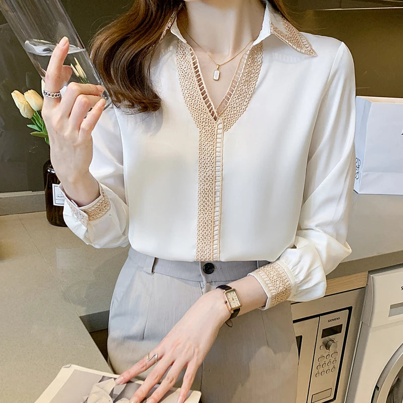 Herbst Eleganz: Weiße Chiffonbluse mit langen Ärmeln
