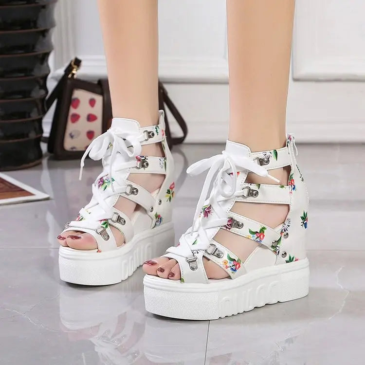 LunaChic stilvolle sommerliche Plateausandalen