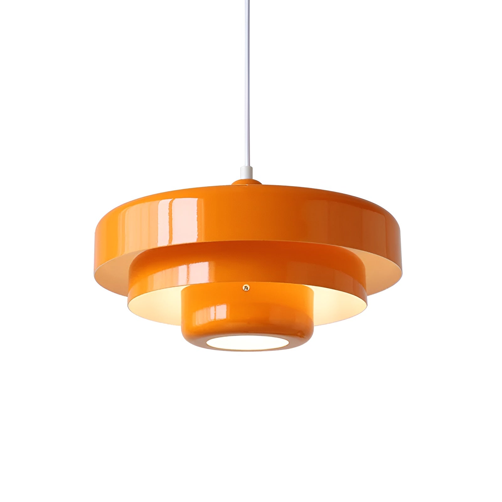 Jelindo vintage oranje hanglamp met een gestapeld ontwerp, gemaakt van glanzend metaal en voorzien van een heldere, sfeervolle verlichting die een warme gloed verspreidt.