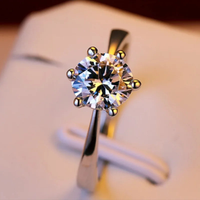 Anello a sei artigli classico color oro di BrillianceBeauty