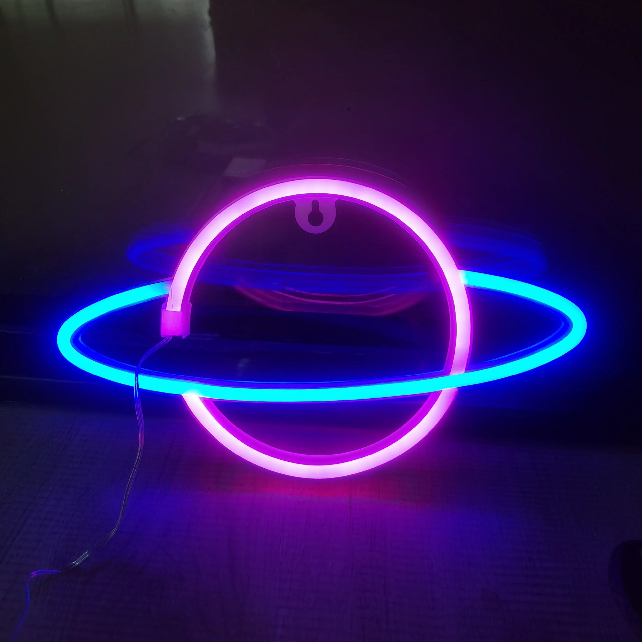 Insegna al neon LED colorata per decorazione murale elegante