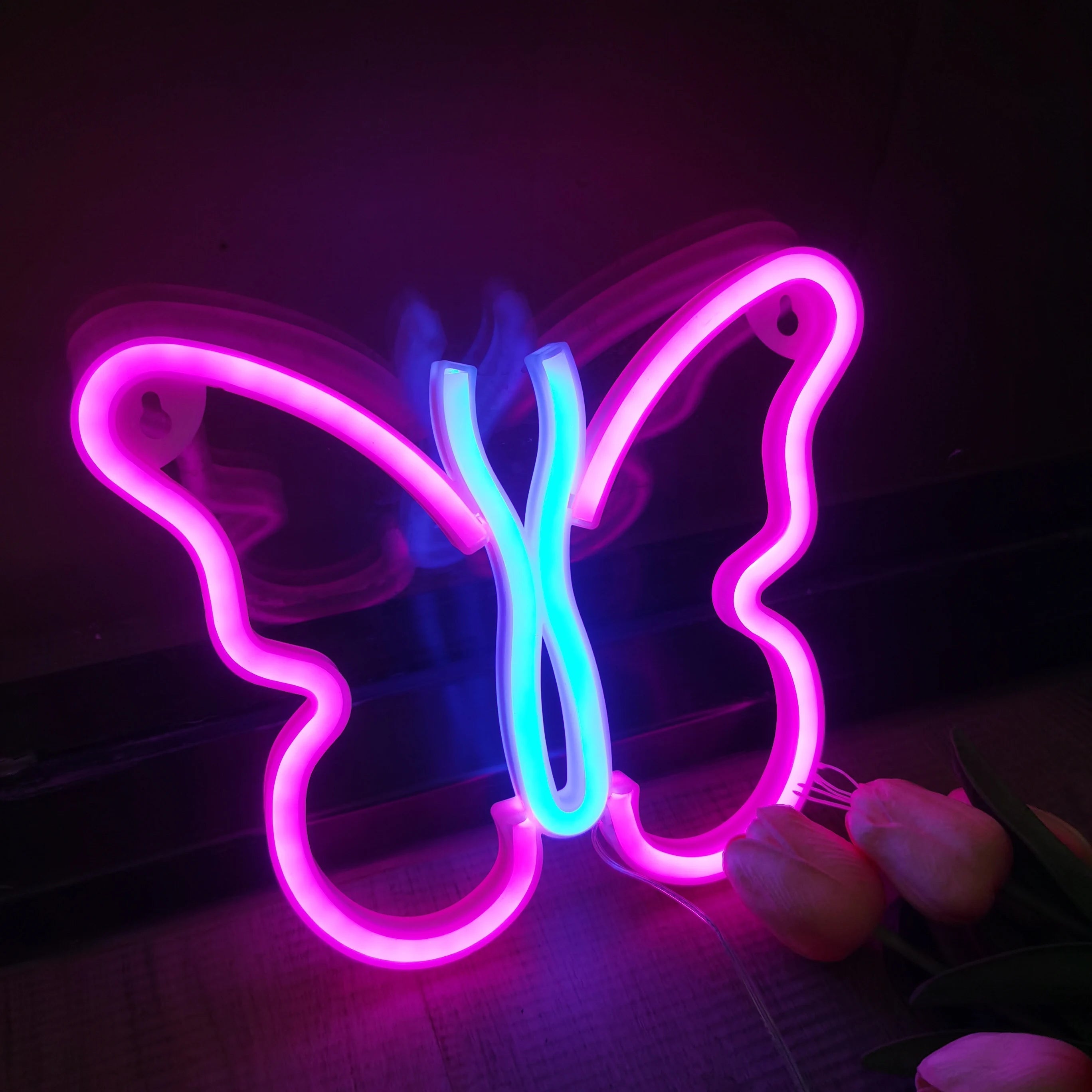 Insegna al neon LED colorata per decorazione murale elegante