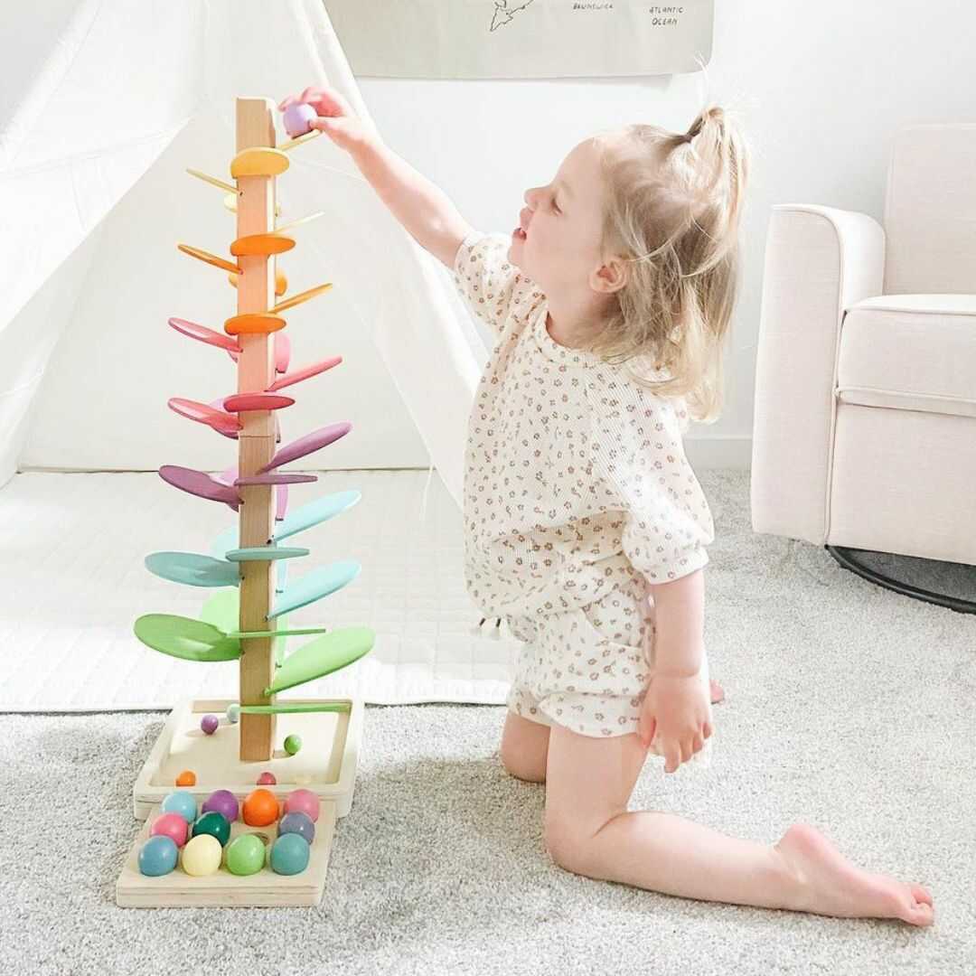 Kleurrijke Murmur Tower met interactieve functies