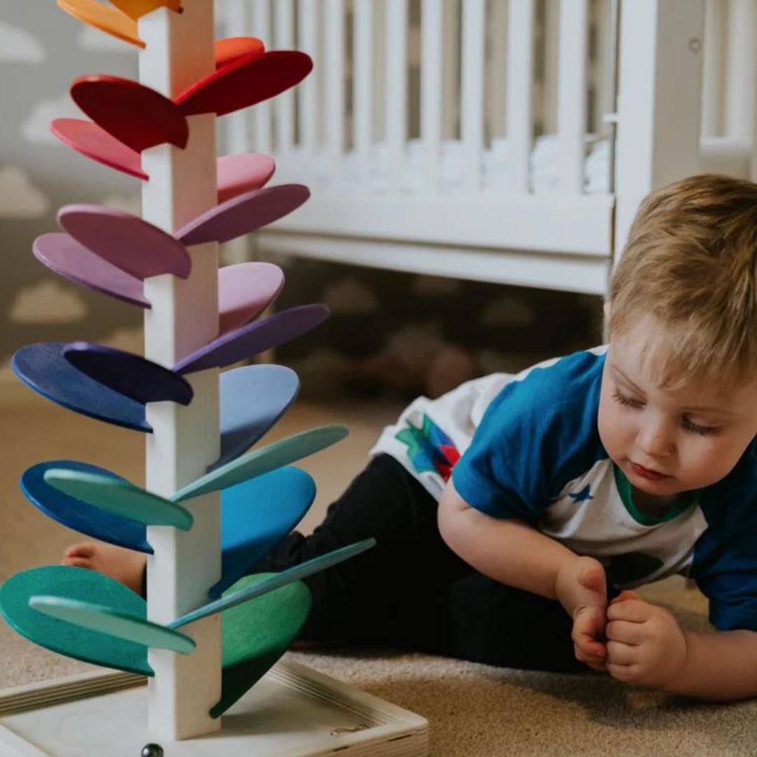 Kleurrijke Murmur Tower met interactieve functies