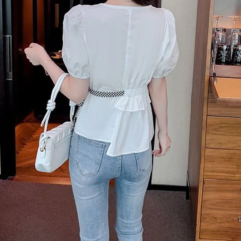 Camicetta estiva a maniche a sbuffo con scollo a V a fascia e ruches di Seoul Chic!