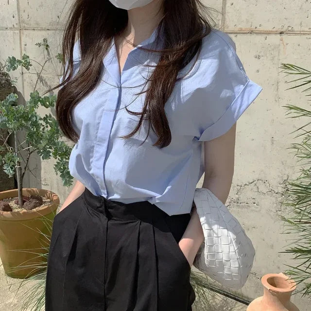 Scopri la camicia bianca coreana "Breeze of Seoul"