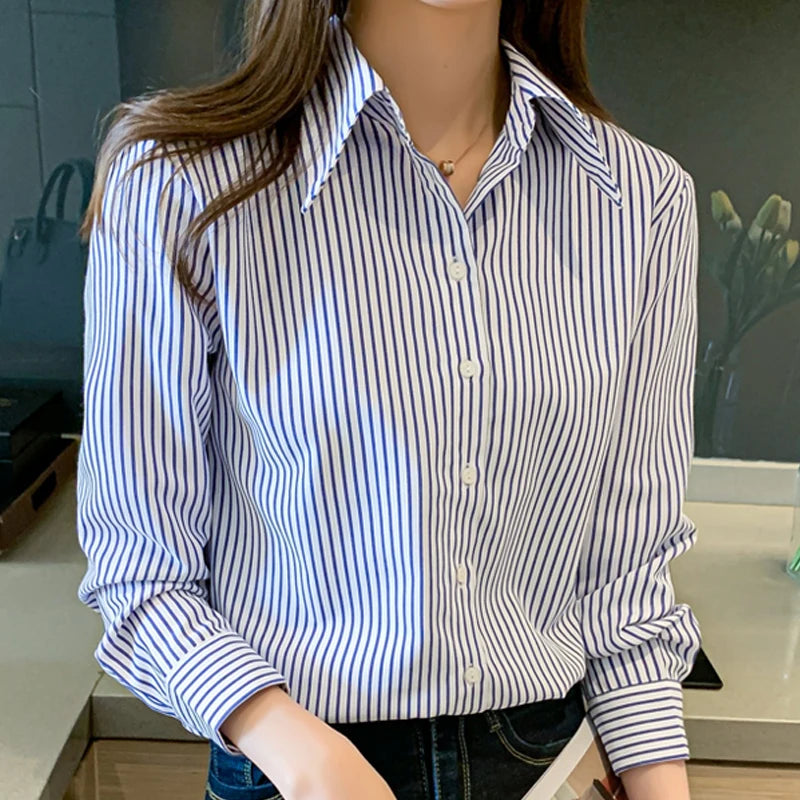 Stilvolle gestreifte Chiffonbluse von Träumen & Tapferkeit