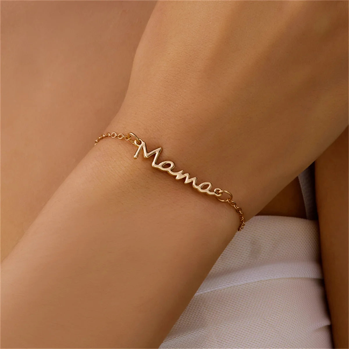 Moederliefde" Armband met Briefcharmes voor Stijlvolle Vrouwen