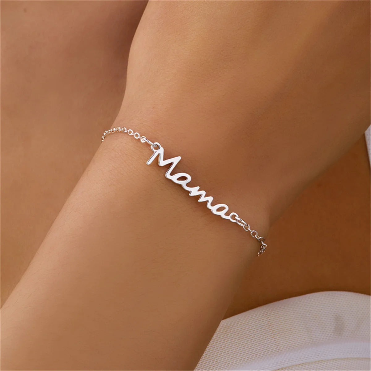 Moederliefde" Armband met Briefcharmes voor Stijlvolle Vrouwen