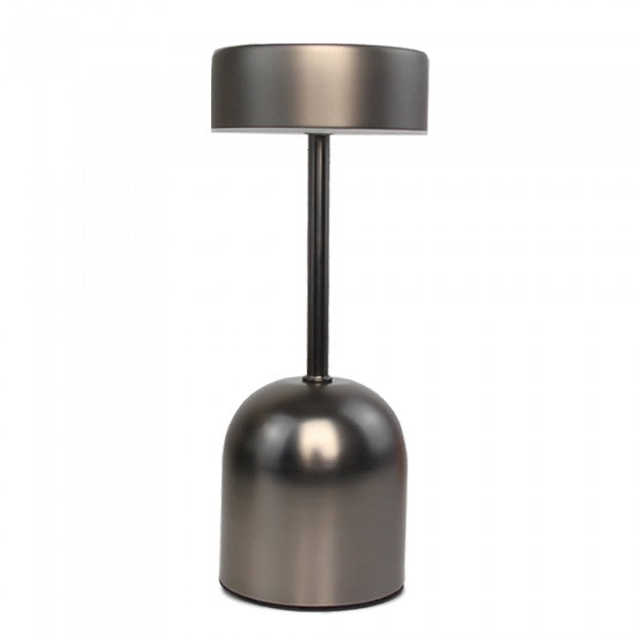 Lumeon LED-lamp met metalen afwerking in een donkere tint, geplaatst tegen een witte achtergrond. Het eigentijdse ontwerp straalt stijl uit en is geschikt voor zowel woon- als werkruimtes. De energiezuinige technologie biedt langdurige verlichting en creëert een warme sfeer in elke kamer.
