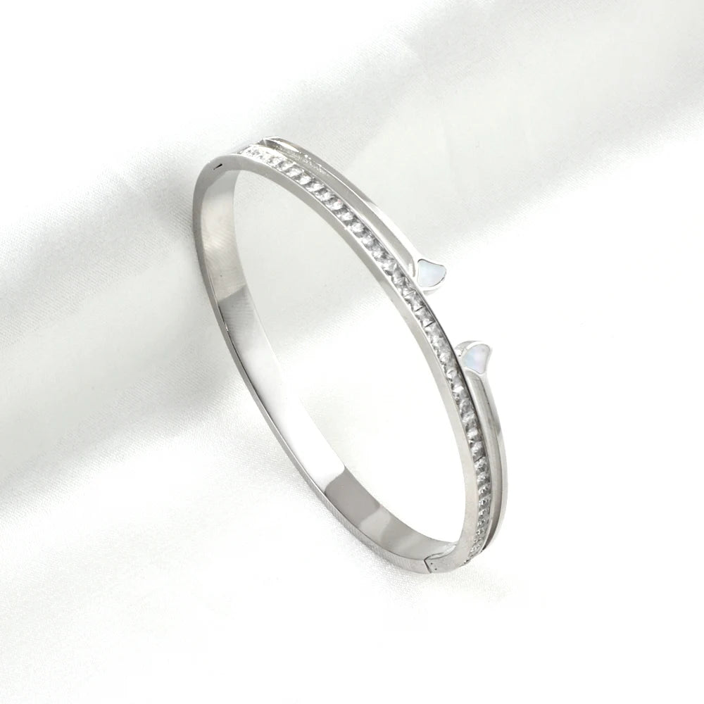 Hartstraal - luxuriöser Schmuck mit Zirkoniasteinen
