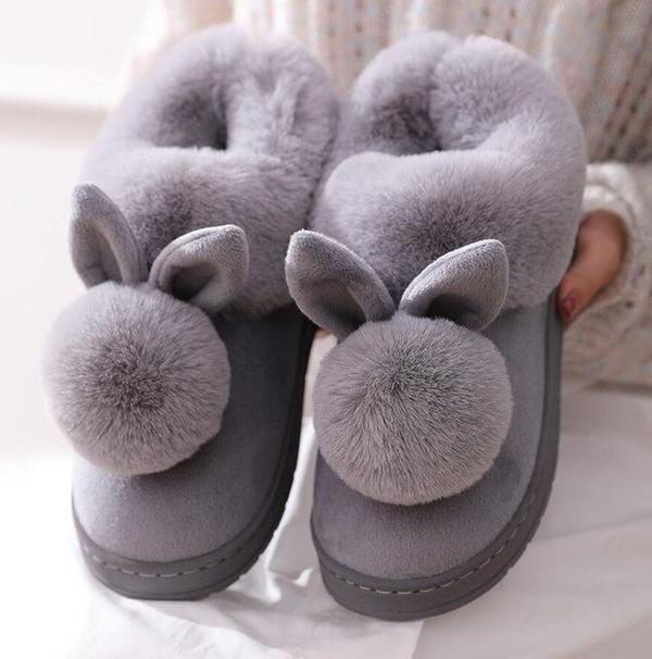 Malvina | Pluche winterpantoffels met konijnenmotief en pompon