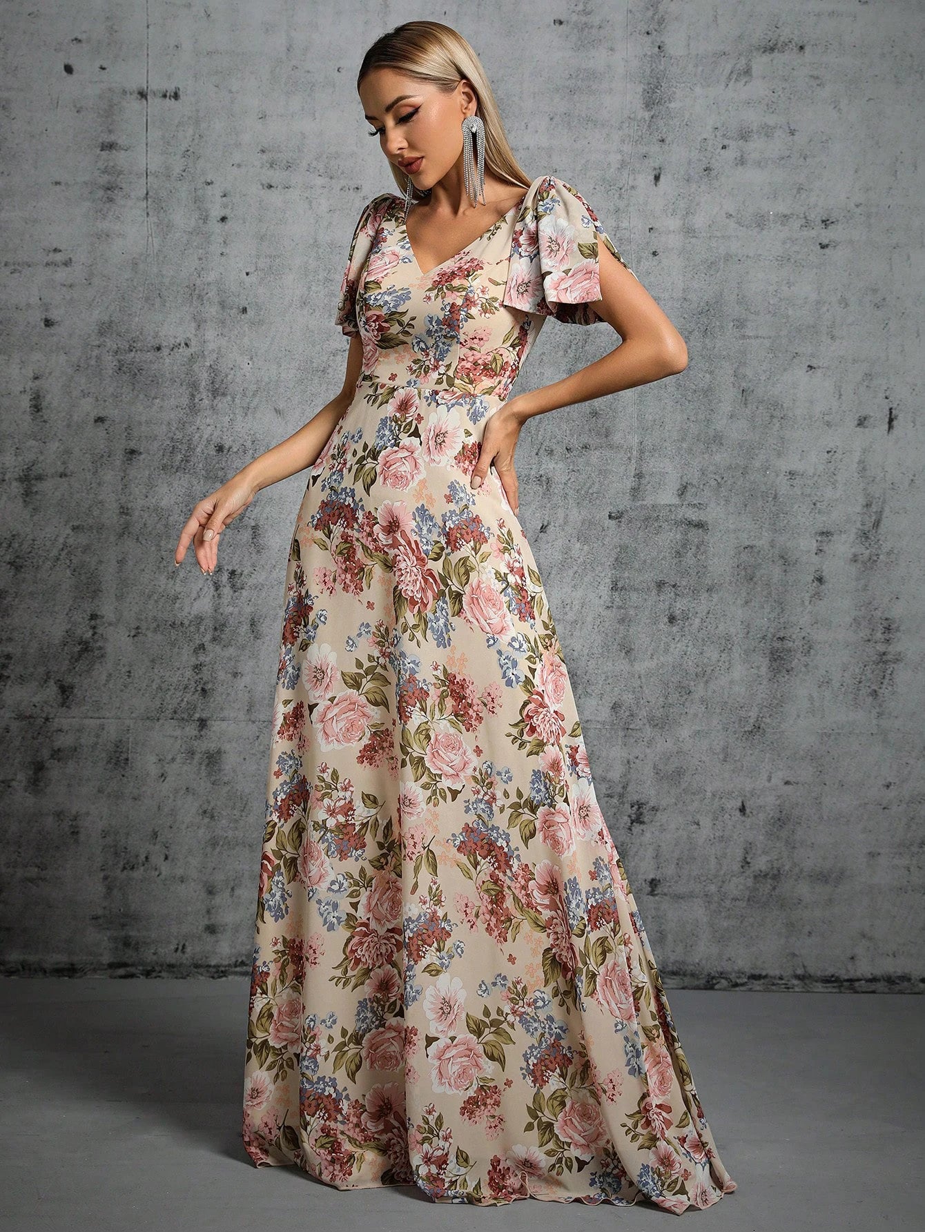 Elegante vestito da sera con scollo a V