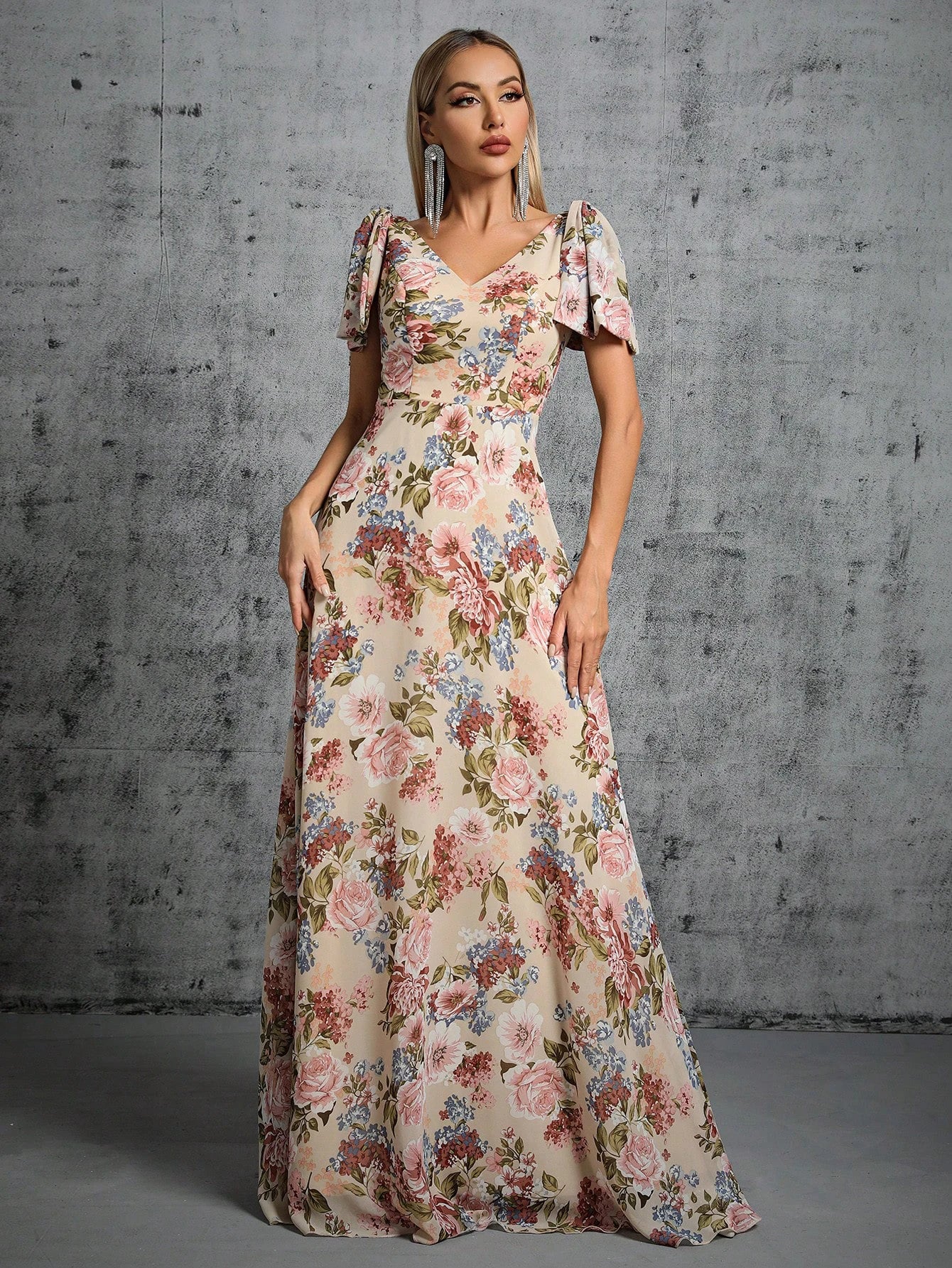 Elegante vestito da sera con scollo a V