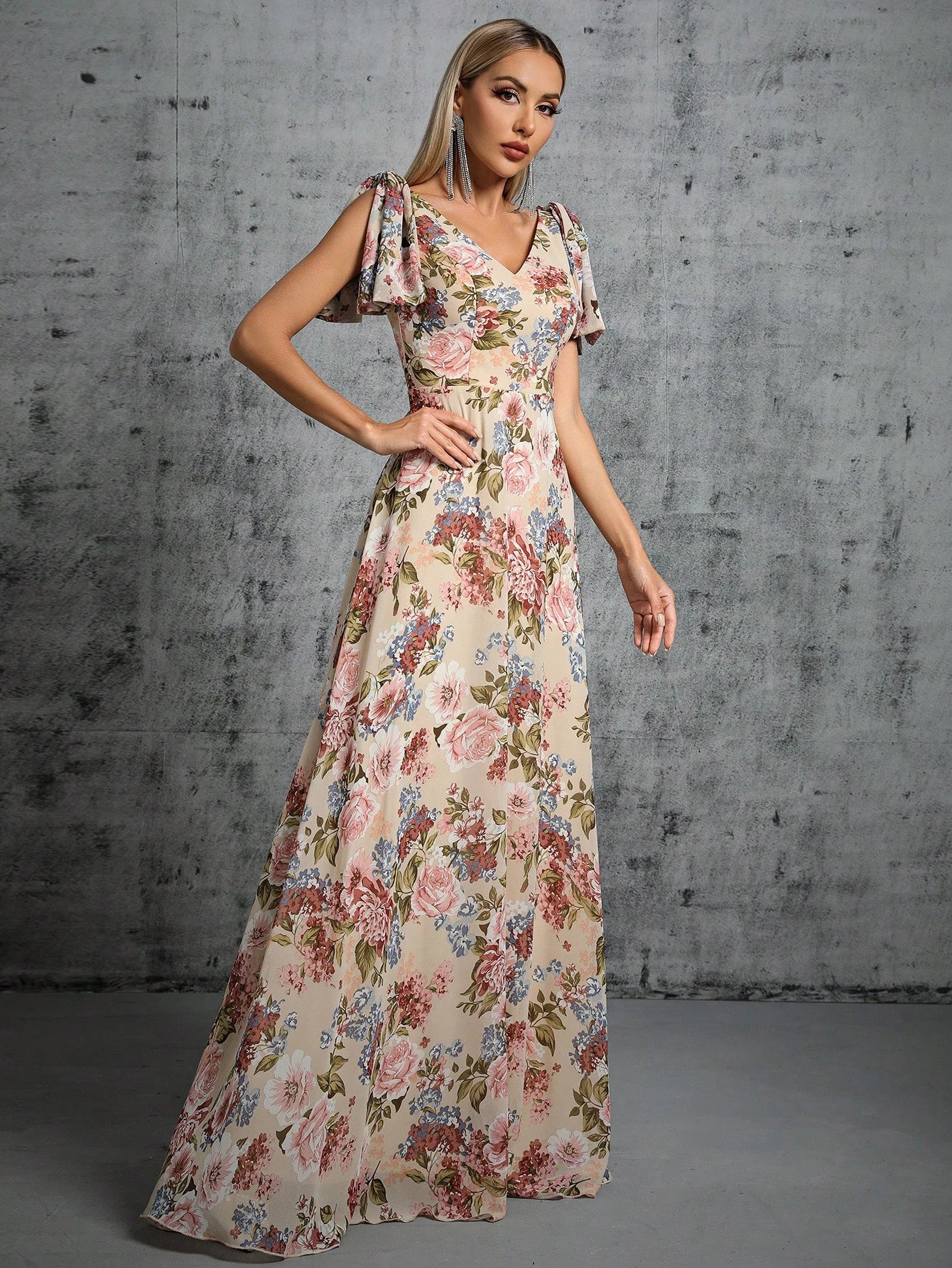 Elegante vestito da sera con scollo a V