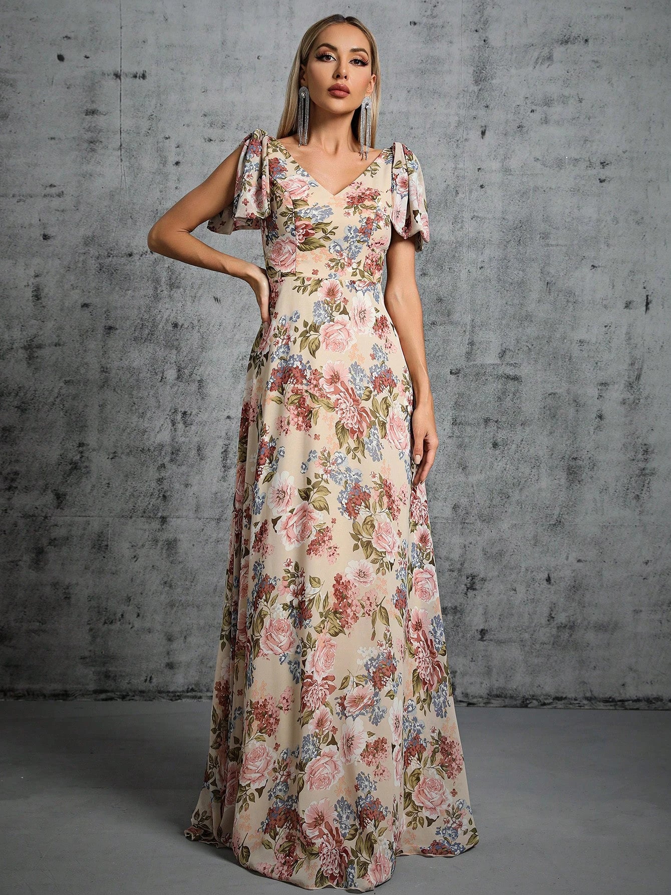 Elegante vestito da sera con scollo a V