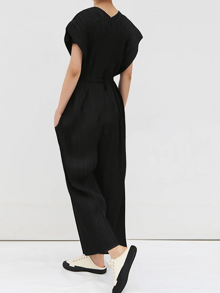 Stella Pleated Sleeveless Jumpsuit for Feminine Elegance