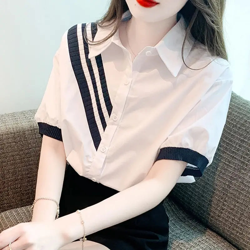 La moda di Luna si adatta alla camicia con colletto risvoltato a contrasto di colore per donne!