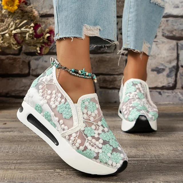 Sommerliche bestickte Loafers von Zara für trendige Damen